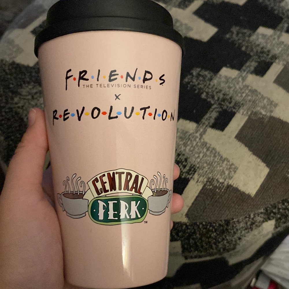 Friends x Revolution body scrub